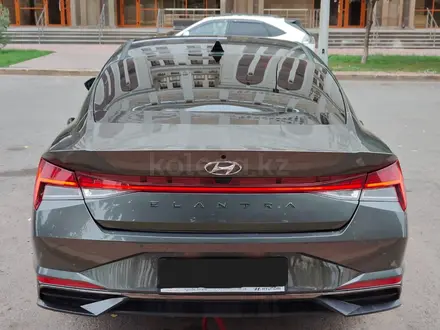 Hyundai Elantra 2022 года за 9 800 000 тг. в Астана – фото 4