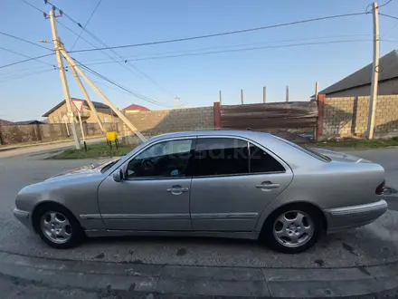 Mercedes-Benz E 280 1999 года за 4 050 000 тг. в Шымкент – фото 3