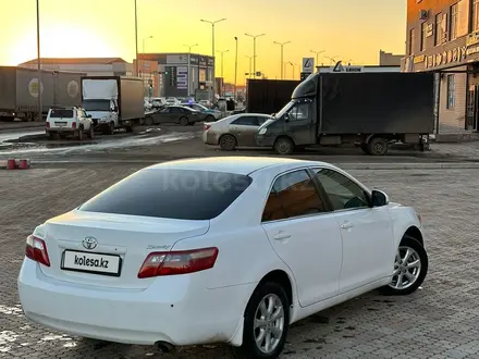 Toyota Camry 2010 года за 3 800 000 тг. в Уральск – фото 2