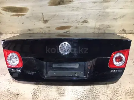 Крышка багажника Volkswagen Jetta за 40 000 тг. в Алматы