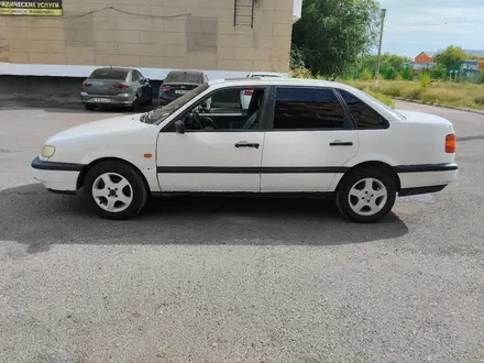 Volkswagen Passat 1995 года за 1 700 000 тг. в Караганда – фото 2