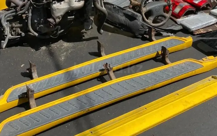 Пороги подножки за 40 000 тг. в Атырау