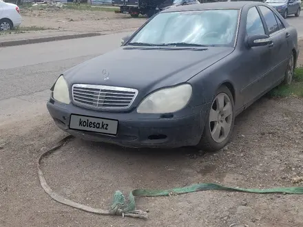 Mercedes-Benz S 500 2000 года за 3 000 000 тг. в Астана – фото 2
