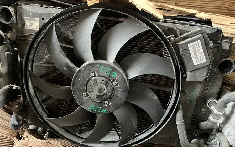 Диффузор основной радиатора мерседес w211 e5.5 amg kompressor за 10 000 тг. в Алматы
