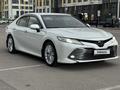 Toyota Camry 2020 года за 17 500 000 тг. в Астана – фото 2