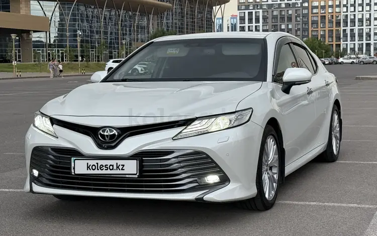 Toyota Camry 2020 года за 17 500 000 тг. в Астана