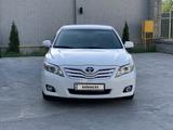 Toyota Camry 2010 года за 7 700 000 тг. в Шымкент