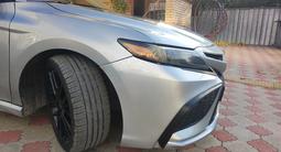 Toyota Camry 2022 года за 10 500 000 тг. в Алматы – фото 4