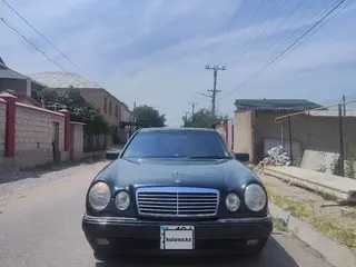 Mercedes-Benz E 230