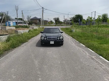 Mercedes-Benz E 230 1996 года за 2 200 000 тг. в Шымкент – фото 4