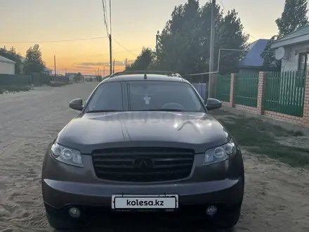 Infiniti FX35 2005 года за 4 000 000 тг. в Актобе – фото 2