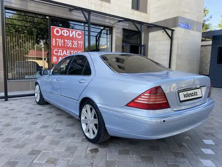 Mercedes-Benz S 320 1999 года за 2 700 000 тг. в Шымкент – фото 4