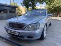 Mercedes-Benz S 320 1999 года за 2 700 000 тг. в Шымкент – фото 2