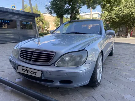 Mercedes-Benz S 320 1999 года за 2 700 000 тг. в Шымкент – фото 2