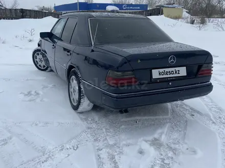 Mercedes-Benz E 320 1993 года за 2 300 000 тг. в Щучинск – фото 2