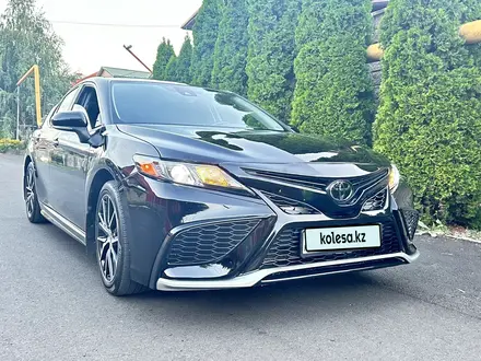 Toyota Camry 2023 года за 16 500 000 тг. в Алматы – фото 14