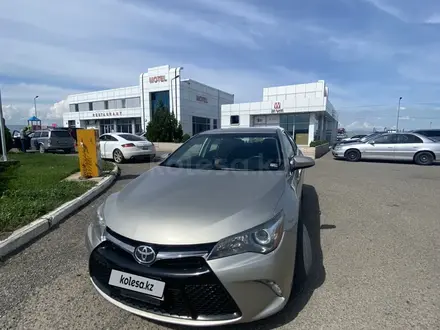 Toyota Camry 2015 года за 6 500 000 тг. в Атырау