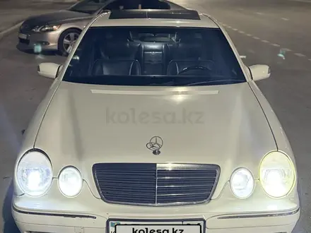 Mercedes-Benz E 320 2000 года за 4 200 000 тг. в Атырау – фото 3