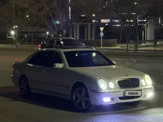 Mercedes-Benz E 320