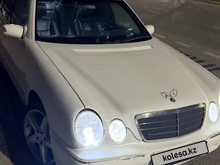 Mercedes-Benz E 320 2000 года за 4 200 000 тг. в Атырау – фото 4