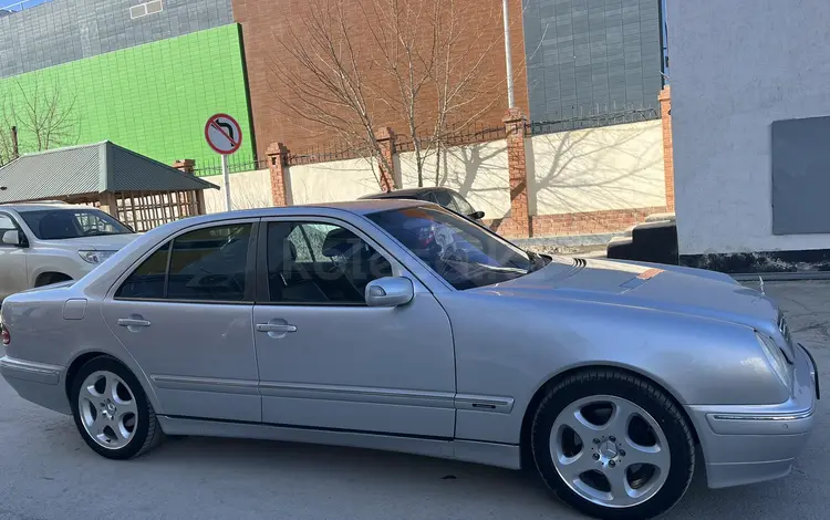 Mercedes-Benz E 320 2000 годаfor7 300 000 тг. в Атырау