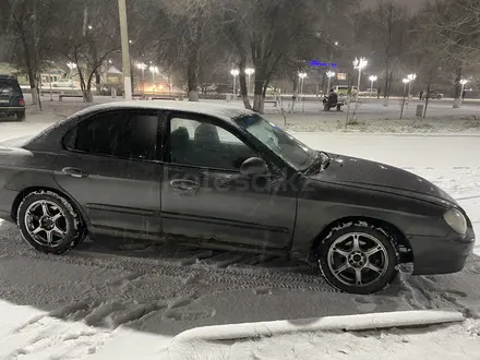 Hyundai Sonata 1998 года за 1 600 000 тг. в Актобе – фото 5