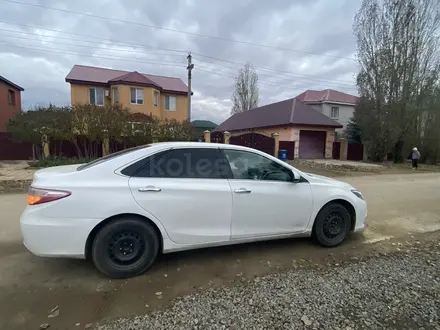 Toyota Camry 2017 года за 3 800 000 тг. в Актобе – фото 4