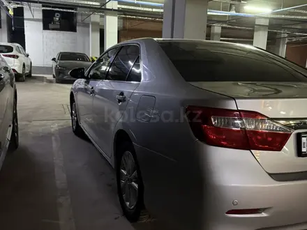 Toyota Camry 2013 года за 9 850 000 тг. в Астана – фото 2