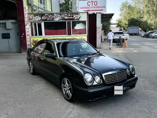 Mercedes-Benz E 230