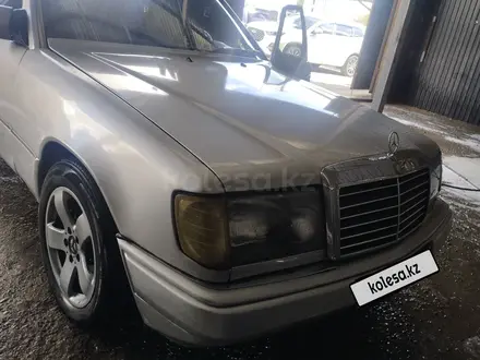 Mercedes-Benz E 230 1992 года за 1 300 000 тг. в Шардара – фото 7