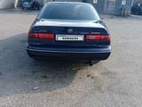 Toyota Camry 1998 годаүшін1 900 000 тг. в Тараз