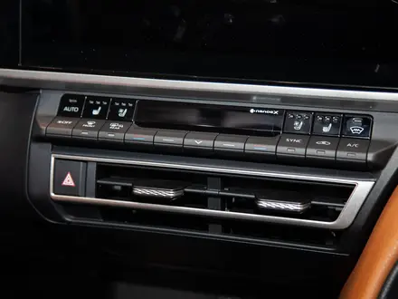 Toyota Camry Luxe eCVT 2026 года за 24 190 000 тг. в Алматы – фото 14
