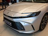 Toyota Camry Luxe eCVT 2026 годаүшін24 190 000 тг. в Алматы – фото 4