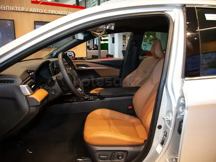 Toyota Camry Luxe eCVT 2026 года за 24 190 000 тг. в Алматы – фото 10