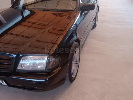 Mercedes-Benz C 180 1993 года за 2 600 000 тг. в Атырау – фото 4