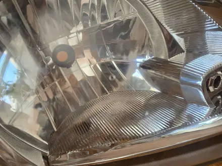 Фара Toyota Hilux за 25 000 тг. в Алматы – фото 3