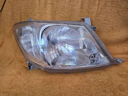 Фара Toyota Hilux за 25 000 тг. в Алматы – фото 4