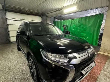 Mitsubishi Outlander 2021 года за 10 000 000 тг. в Алматы