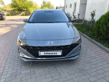 Hyundai Elantra 2021 года за 8 200 000 тг. в Алматы – фото 2