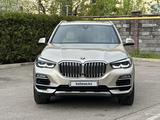 BMW X5 2019 года за 30 000 000 тг. в Алматы – фото 2