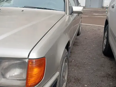 Mercedes-Benz E 230 1992 года за 1 900 000 тг. в Караганда – фото 3