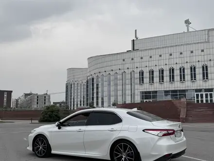 Toyota Camry 2022 года за 17 500 000 тг. в Алматы – фото 11