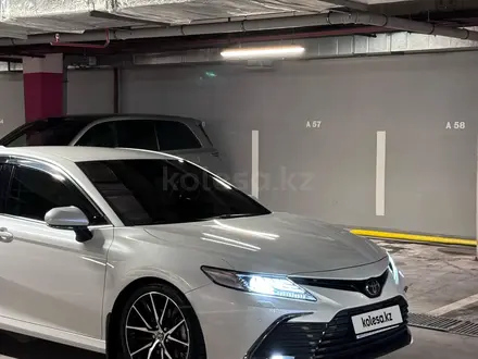 Toyota Camry 2022 года за 17 500 000 тг. в Алматы – фото 14