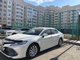 Toyota Camry 2019 года за 13 800 000 тг. в Астана – фото 4