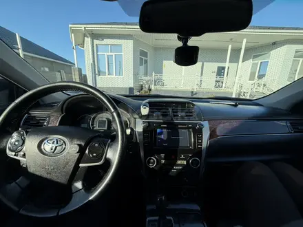 Toyota Camry 2014 года за 9 500 000 тг. в Атырау – фото 11