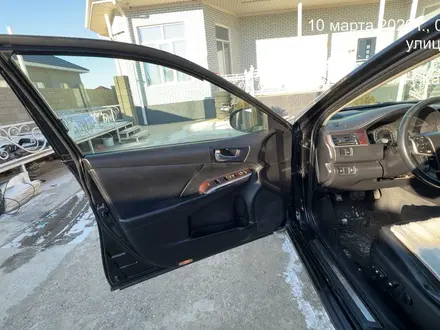Toyota Camry 2014 года за 9 500 000 тг. в Атырау – фото 9