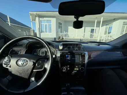 Toyota Camry 2014 года за 9 500 000 тг. в Атырау – фото 8