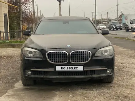 BMW 750 2012 года за 12 700 000 тг. в Шымкент – фото 2