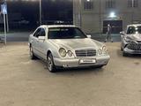 Mercedes-Benz E 320 1997 года за 2 000 000 тг. в Астана – фото 2