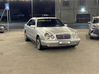 Mercedes-Benz E 320